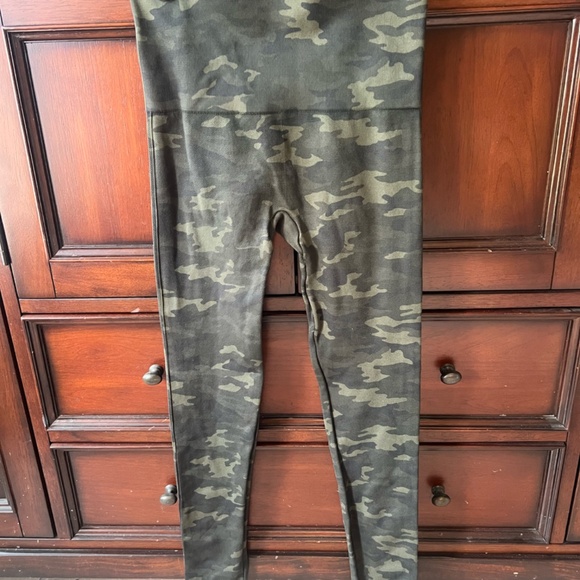 Spanx Look at Me Now - Green Camo Leggings - Size Small - Like New - Picture 2 of 2